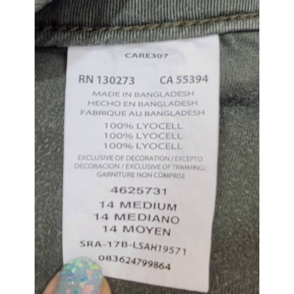 Lee Women's Midrise Fit Army Green Shorts Size 14 - Picture 5 of 6